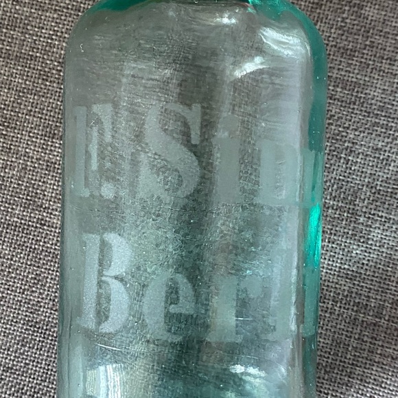 Berlin Glass Bottle with metal Swing Top and Porcelain Cap - Picture 3 of 5